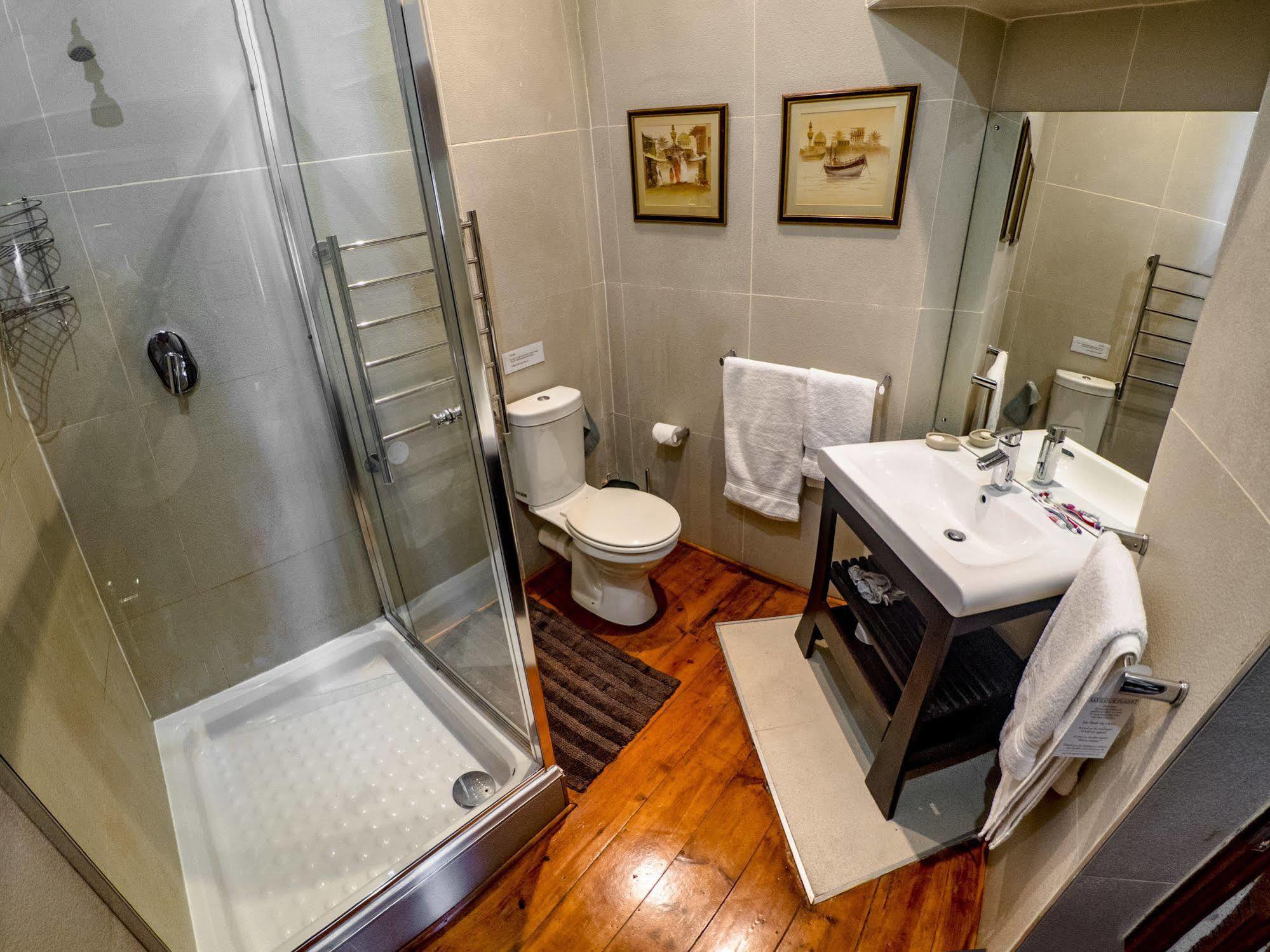 The Vagabond Bed & Breakfast Cape Town Exterior photo